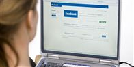 Vi deler mange ting med hinanden på Facebook - men pas på: Tyvene kigger også med og står på spring til at rippe din bolig.