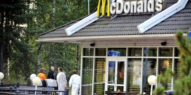 Prøveløsladt har dræbt tre på burgerbar