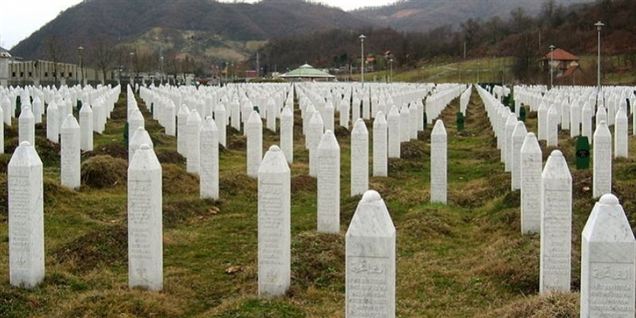 Flere tusinde mindes ofrene fra Screbinica