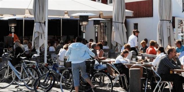Baggårdsfirmaer taget på fersk gerning