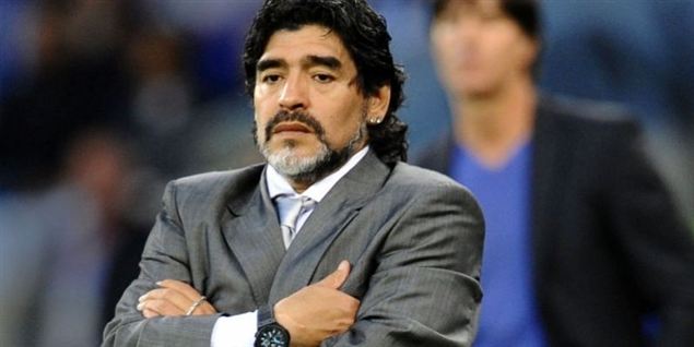 Maradona får det røde kort