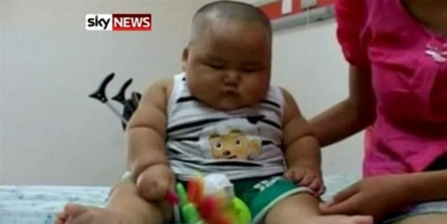 Megababy vejer som en 6-årig