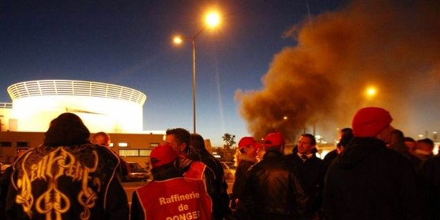Sarkozy pudser politiet på demonstranter