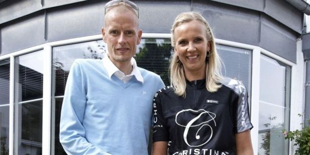 Hembo brugte brystindlæg i Vild med dans