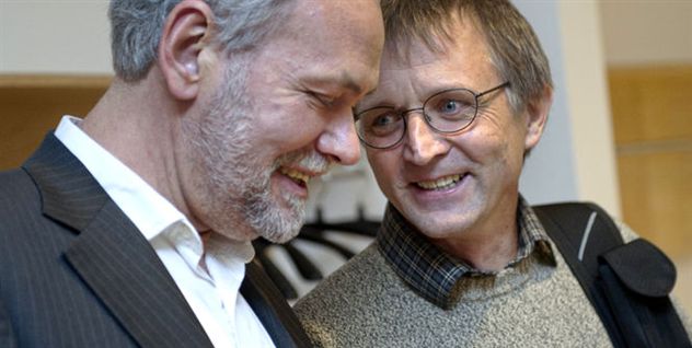 FOA-formand går enegang