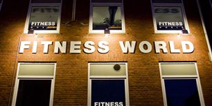 Fitnessgiganten Fitness World var i sommer udsat for blokade, fordi kæden ikke havde tegnet overenskomster med firmaer, som hyrede polske håndværkere.
