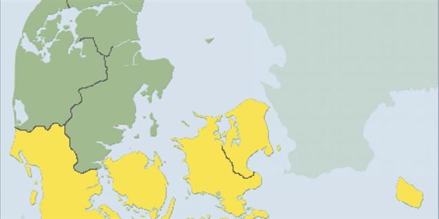 Snerydder braser gennem tag på jobbet