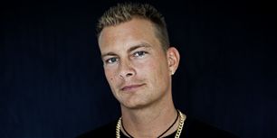 »Jeg fik abstinenser. Kroppen manglede et eller andet. Jeg gik og fik svedeture,« fortæller Henrik Kloster.