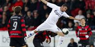 F.C. Københavns Claudemir måtte springe forgæves.
