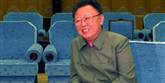 <span style='font-family: Arial; font-size: 15px; color: White;'>KIM JONG IL i Nordkorea: En af de mest kendte diktatorer i verden. Han har fuld kontrol over landet, tillader intet at slippe ind i landet, bliver dyrket som en gud, fifler med tv-genudsendelse af fodboldkampe til VM, elsker fransk cognac, lader sit folk sulte og sidde i fængelejre, alt imens han satser landets få ressourcer på atomprogram. 
Antal år på diktator-magten: 16</span> <span style='font-family: Arial; font-weight: normal; font-size: 15px; color: #999999;'>Foto: AP / POLFOTO</span>