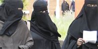 Der vanker bøder, hvis kvinder bærer burka i offentligt rum i Frankrig.