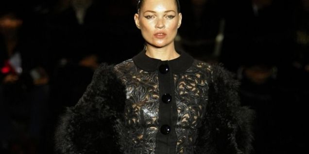 Supermodel nøgen på forsiden af Vogue