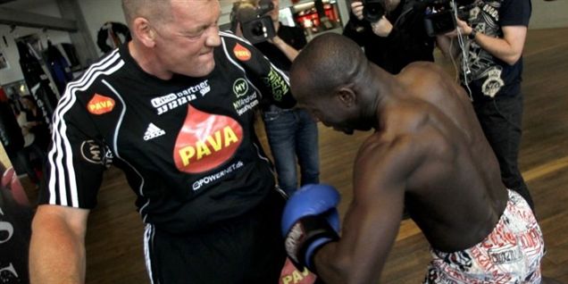 Bokseeksperter: Brian Nielsen er til grin