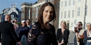 En smuk kronprinsesse Mary havde efterladt de royale tvillinger Josephine og Vincent derhjemme for at tage til Reumert-prisuddeling på Det Kongelige Teater søndag.