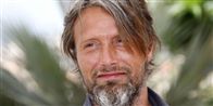 Mads Mikkelsen har tidligere boltret sig på den franske filmfestival, og i år stod den altså på vild druktur for den hotte verdensstjerne.