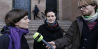 Tannie Nyboe (tv) og Stine Gry Jonassen skal ruske tremmer for at opfordre til vold mod politiet.