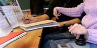 Udgifterne til bl.a. handicappede er steget og steget, men nu skal der låg på kommunekasserne, mener KL og regeringen.