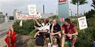 Knap 500 konfliktramte CSC-ansatte har organiseret sig, så der er blokadevagter foran hovedkontoret i Valby hele døgnet.