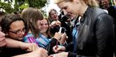 <span style='font-family: Arial; font-size: 15px; color: White;'>S-leder Helle Thorning-Schmidt drømmer formentlig om, at alle vælgerne har samme entusiasme omkring hende som denne gruppe unge piger, der var kommet fra Køge til Bornholm.</span> <span style='font-family: Arial; font-weight: normal; font-size: 15px; color: #999999;'>Foto: Jacob Ehrbahn / POLFOTO</span>