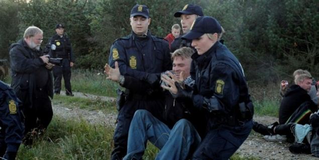 To anholdt i Østerild - en kørt på hospitalet