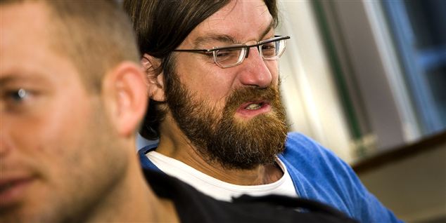 Sådan stopper du kollegaens skidtsnak