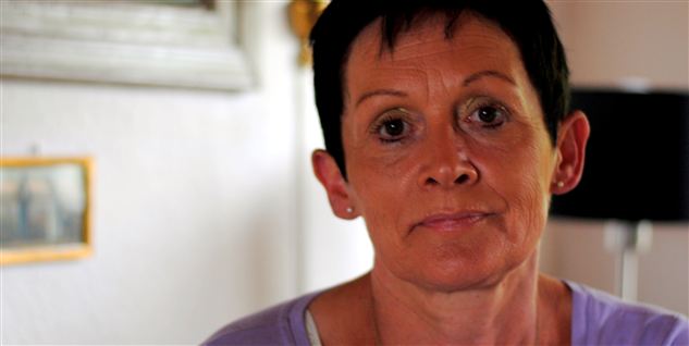 Fyrede Karen og sendte hende porno