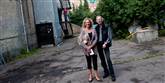 <span style='font-family: Arial; font-size: 15px; color: White;'>Virkelighedens arbejdsløse giver teaterstykket topkarakter. Johnny Winther
Ronnenberg og&nbsp;Helene Persson er medlemmer af facebook-gruppen 'Arbejdsløse er ikke idioter,' og har stillet sig til rådighed som teateranmeldere for Avisen.dk.</span> <span style='font-family: Arial; font-weight: normal; font-size: 15px; color: #999999;'>Foto: Søren Elkrog Friis</span>