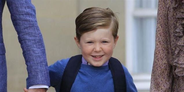 Se Mary nappe prins Christian før skolestart