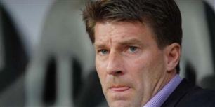 Michael Laudrup bør tænke sig godt om, inden et ja til landstrænerposten. Jobbet kan sætte alvorlige skræmmer danskernes ikonopfattelse af ham.