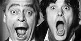 <span style='font-family: Arial; font-size: 15px; color: White;'>Kim Larsen og Dirch Passer i 1980. Dirch Passer lavede et meget krævende Kim Larsen nummer i Tivolirevyen samme år. Midt i nummeret fik han et ildebefindende og måtte stoppe. Venner og nære prøvede at tale Dirch fra at gå på scenen næste dag, men han insisterede. Han faldt om på scenen og døde en time efter på Rigshospitalet</span> <span style='font-family: Arial; font-weight: normal; font-size: 15px; color: #999999;'>Foto: Asger Sessingø / POLFOTO</span>