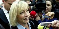 Formelt sidder den konservative Henriette Kjær stadig i Folketinget, men på torsdag er den politiske karriere slut. Henriette Kjær er nok mest kendt for rækken af økonomiske sager fra privatlivet. Problemerne kostede hendes samlever Erik Skov Pedersen en fængselsdom og Kjær mistede sit job som forbrugerminister, fordi det kom frem, at hun var blevet dømt som dårlig betaler. Hvad livet efter politik står på er endnu uvist.
