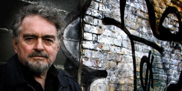 Ny bog: Erik Clausen pisker kvinder til blods