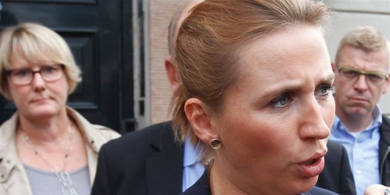Mette Frederiksens akutpakke sætter fut i a-kasserne, der lover at kæmpe for at redde ledige, der mister dagpengene. Bagest Bente Sorgenfrey fra FTF.