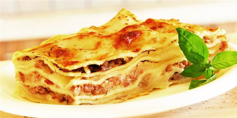 Arkiv. Verdens største lasagne har set dagens lys. Det er italiensk kok med restaurant i Polen, som har begået mesterværket.