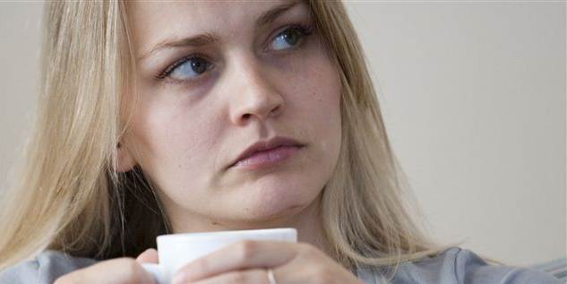 Arla-ansatte skal stemple ud i fem minutters kaffepause. De bliver trukket i løn, hvis de holder mere end fem minutters pause. De arbejder hårdt i et koldt rum.