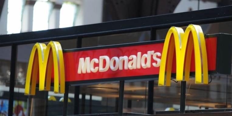 Danmarks Bedste Arbejdsplads-konkurrencen er dybt useriøs, fastslår forskere. McDonald's vandt i år, men det betyder ikke, at burgerkæden er landets bedste sted at arbejde.
