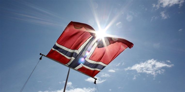 En dansk mand er kommet til skade under renoveringen af et ventilationsanlæg i Ålesund i Norge.