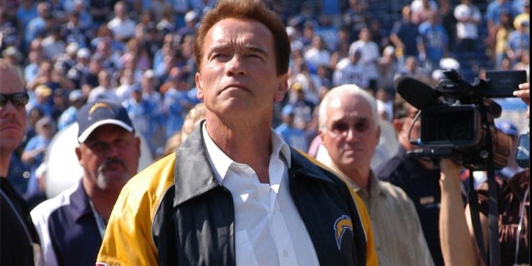 Arnold Schwarzenegger er på vej med en selvbiografi, der afslører flere sidespring.