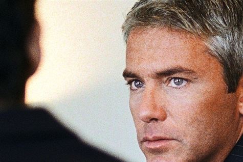 Hvis chefen på grund af samtalens indhold kigger ud af vinduet eller ned i bordet, giver du medarbejderen indtryk af, at afskedigelsen kun er halvt besluttet.