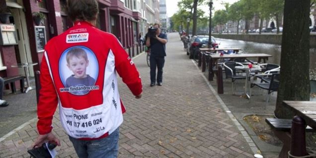 Faren lavede en hjemmeside og cyklede Europa tyndt i sin Andew-jakke.