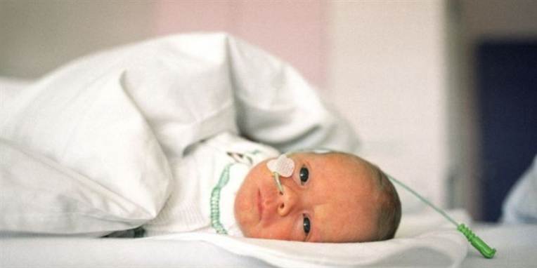 Et sort par fra Nigeria har fået en kridhvid baby. Arkivfoto.