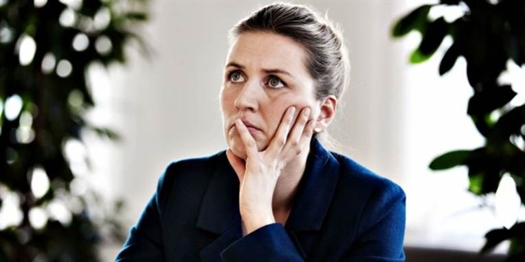 Beskæftigelsesminister Mette Frederiksen (S) er klar til at sende borgere på gaden, hvis ikke de står til rådighed for arbejdsmarkedet.