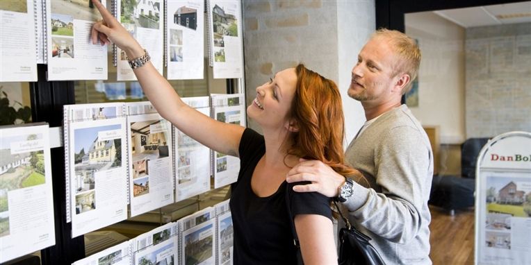 Drømmen om at købe et nyt hus må rigtig mange danskere se langt efter.