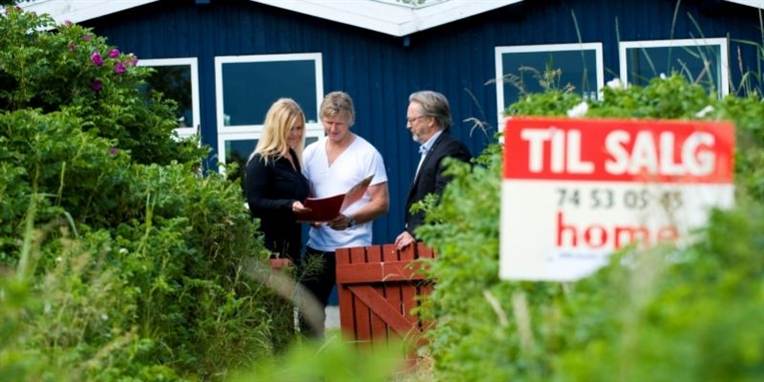 Det er svært at få lov til at låne penge til at købe hus. Bankerne har nemlig strammet kreditskruen, lyder kritikken.