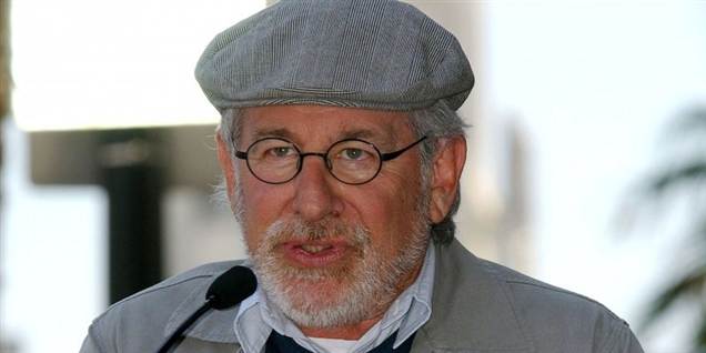 Indiana Jones-instruktøren Steven Spielberg tjener stadig gode penge: 130 millioner dollars tjente han det forgangne år og det giver ham en 10. plads på listen.
