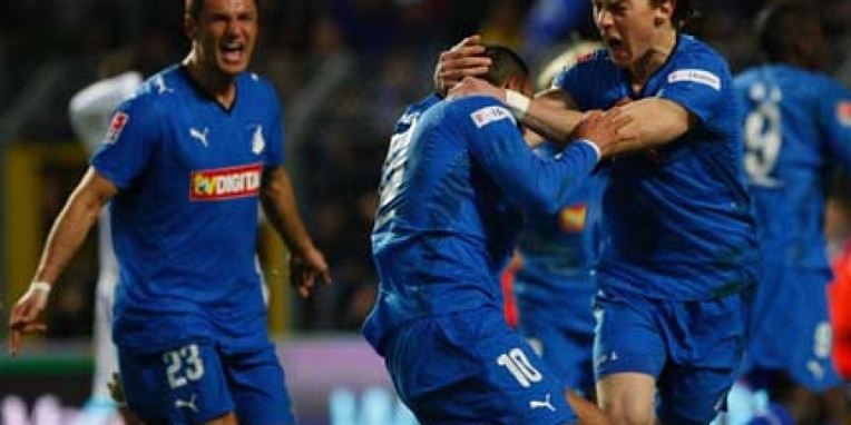 Flere medier skriver, at den 22-årige Hoffenheim-spiller er i livsfare.