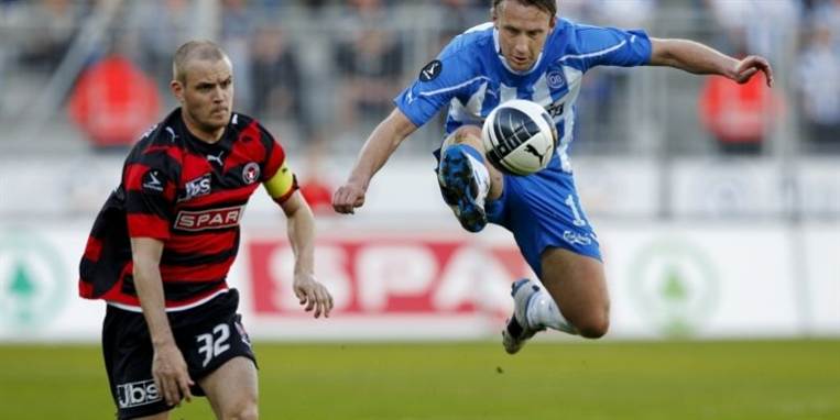 Det lugter mere og mere af Champions League i Odense Boldklub. FC Midtjylland blev på jorden i aftenens superligakamp, der dog endte med deling.