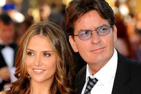 Charlie Sheen og Brooke Mueller flytter sammen igen.
