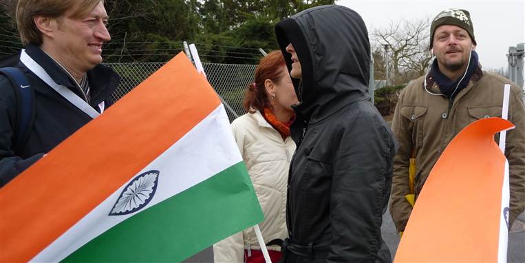 Indere overtager statens it-jobs, afslører Avisen.dk. Det skal stoppes, siger politikere. Her er indiske flag i indkørslen til CSC hovedkvarter i København. CSC-ansatte tog imod indiske it-folk, der skal udføre konfliktramt arbejde for CSC.