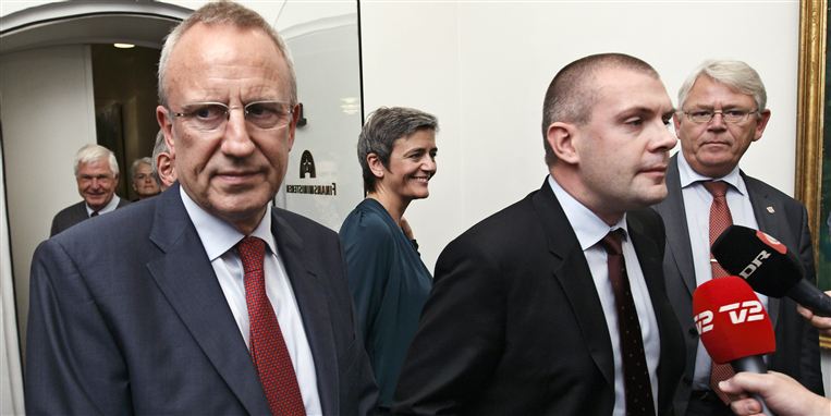 Arbejdsgivernes direktør Jørgen Neergaard Larsen i selskab med finansminister Bjarne Corydon (S) tidligere i dag.